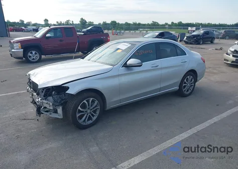 2016 Mercedes-Benz C 300 4Matic/Luxury 4Matic/Sport 4Matic из США, поврежденный, VIN 55SWF4KB9GU109209